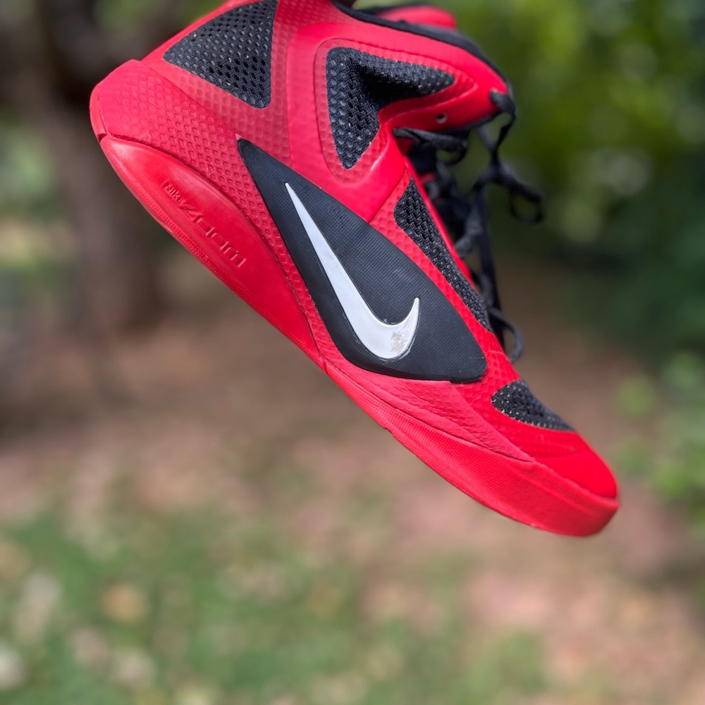 Nike Harlem  Red and Black Men's Athletic Shoes Size 9